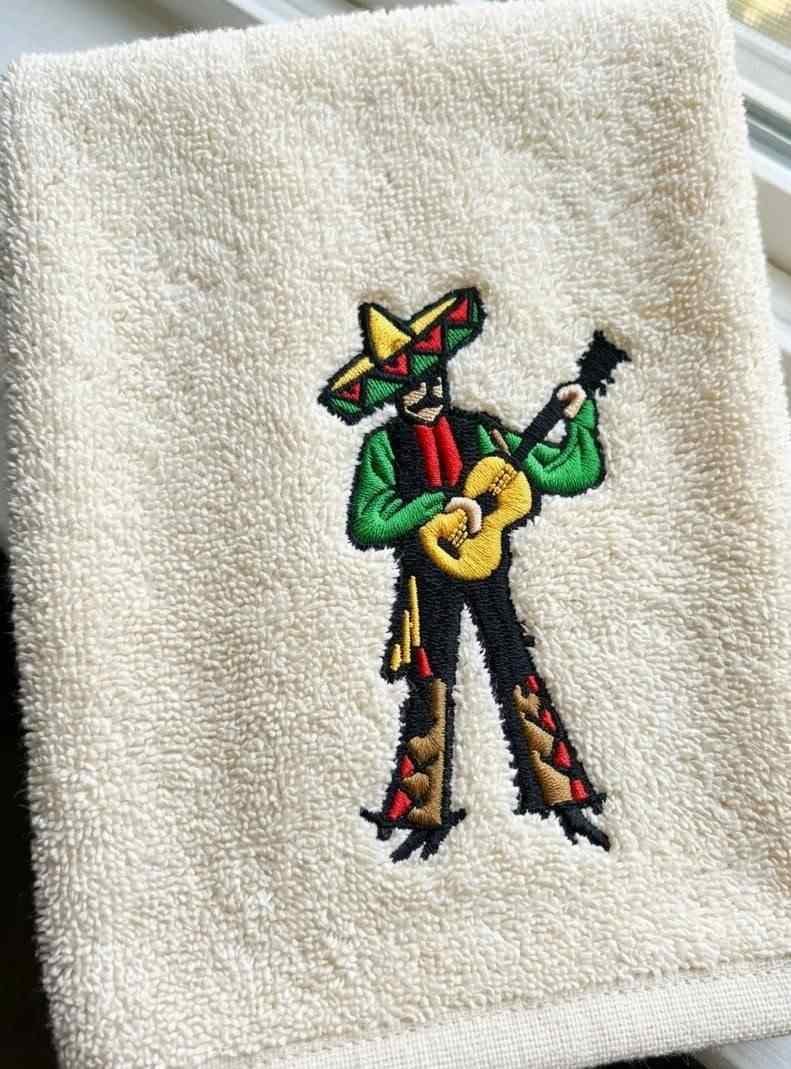 Mexican_musician_playing_guitar_col_17867984662.jpg